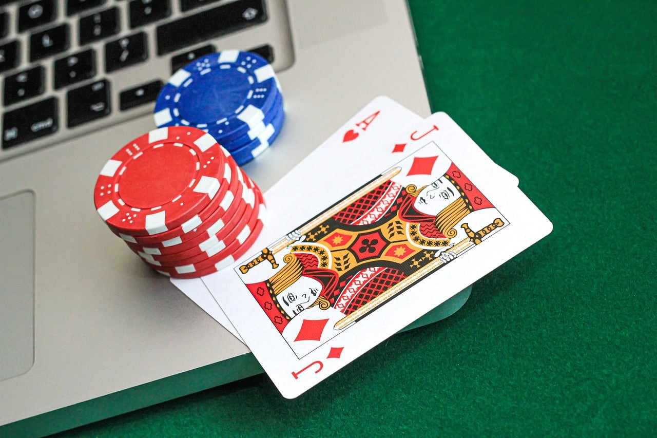 Antarmuka aplikasi mobile svip14 menampilkan meja Ceme Online dengan kontrol taruhan